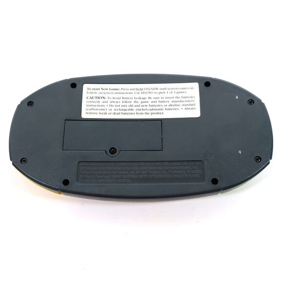 Trivial Pursuit The Best of Genus Electronic Handheld Portable Game 1997 TESTED - Picture 2 of 3